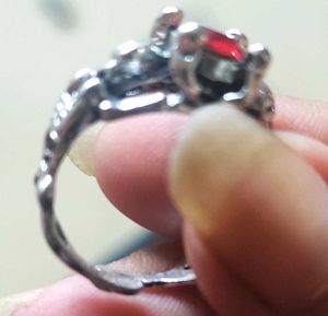 A Red 🔴 Stone Ring