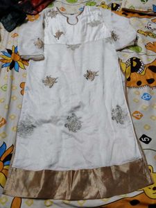 Elegant White Embroidered Kurta