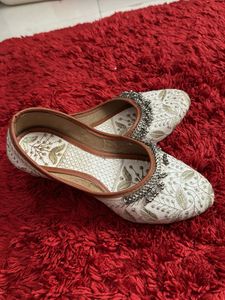 Embroidered Jutti Flats