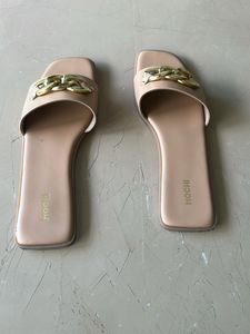 Mochi Nude Chain Detail Slides