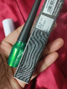 3 Lipsticks 1 Lipgloss +1 Eyeliner