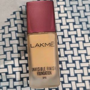 Lakme&#39; invisible finish foundation