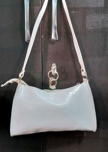 WHITE SHOULDER BAG 🤍
