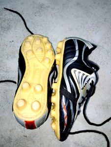 Nivia Football Boots In Good Condition