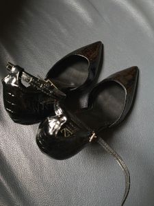 🖤 ✨ ZARA Heeled Shoes with Ankle Strap