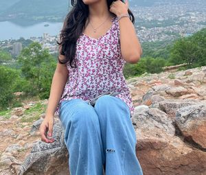 Gulabi Tie-Up Short Kurti 🌸