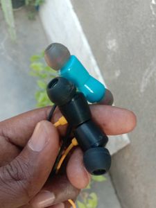 2pcs Bluetooth Earphones
