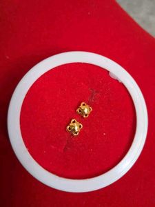 Beautiful New Desiner Studs Gold