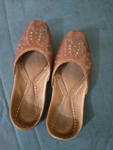 Butterfly Design Punjabi Jutti