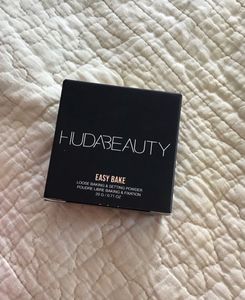 HUDA Beauty Bake And Snatch Pressed Setting Powder