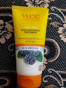 VLCC Anti Tan SKIN LIGHTENING FACE WASH