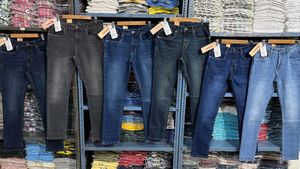 We supply original branded Levi&#39;s jeans