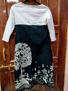 RANGMANCH OFF-WHITE &amp; BLACK KURTI