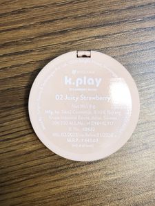 Pose banana Powder And K Play Strawberry Blush