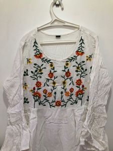 Floral Embroidered Top 🌷