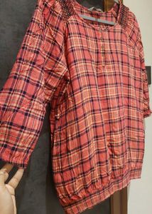 Women&#39;s Casual Checkered Top with Smocked Details