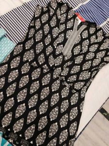 Girls Black And White Kurti