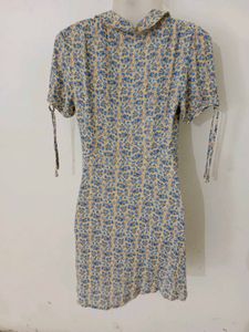 DEEP V-NECK FLORAL DRESS