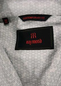 Men&#39;s Patterned Button-Down Shirt