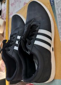 Men Black &amp; White Sneakers