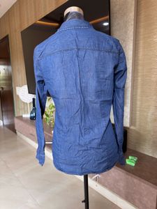 Well Fitted Buttoned Denim Shirt