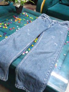 Beautiful CuttOut Blue Jeans! Don&#39;t Miss Out