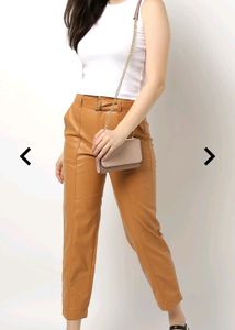 Sale 🔥 White Round Neck Slim Fit Top