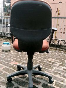 OFFICE CHAIR