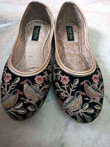 Embroidered Jutti Flats