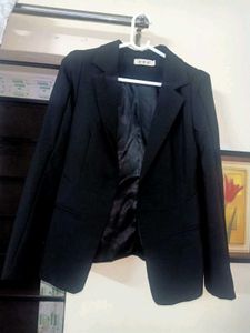 Women&#39;s Tailored Black Blazer