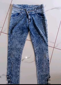 Blue Ripped Denim With Lower Ankle pattern