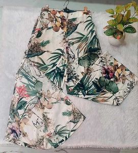 Side Slit Flated Tropical Pant