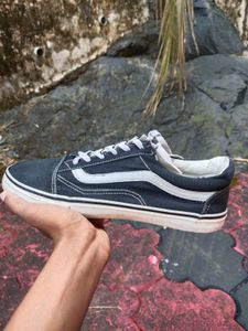 Vans Sneakers - Stylish & Comfortable