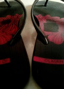 Black floral OLAIAN flip flops From Decathlon