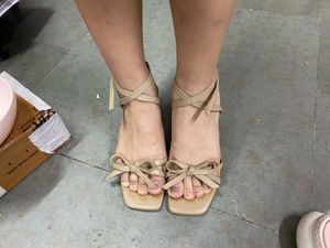 Elegant Bow Detail Block Heel Sandals