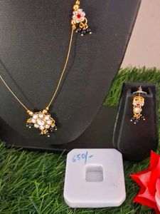 Beautiful Invisible Set With Stones And Black Bead