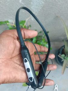 Stylish Wireless Neckband (Micro USB Charging)