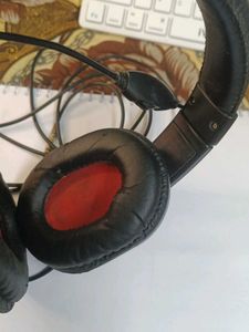 Headphone From Metlek  In Good Condition