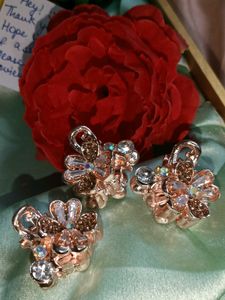 Gold tone Floral Hair Claw Clips