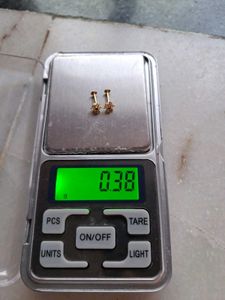 Beautiful New Shaining Stone Studs 22crt