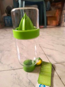 Juice Maker And Bottle 2 In 1