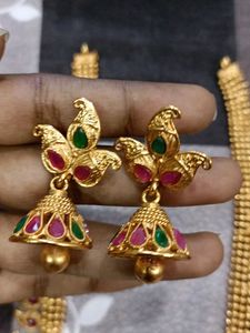 UNUSED/NEW GOLDEN MATTE SET