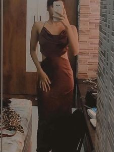 Chic Burgundy Cutout Midi Dress