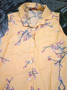 Sleevless Shirt
