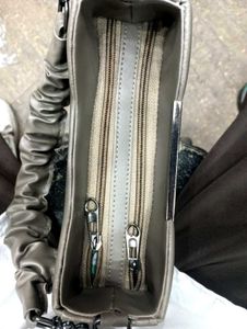 ✨Stylish and Premium Quality Cross Body Bag 👜