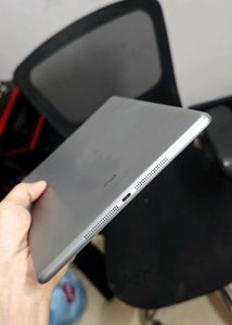iPad Air Brand New Condition (iCloud Issue)