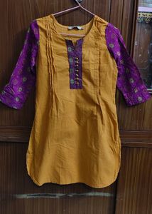 Women&#39;s Short Kurti