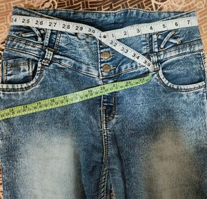 Trendy High-Waist Blue Denim with 3-Button Style💙