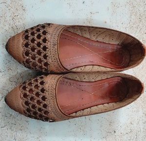 Brown Belly With Jaali Design And Stones😍