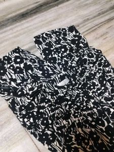 Sleeveless Beautiful One Piece 😙✨